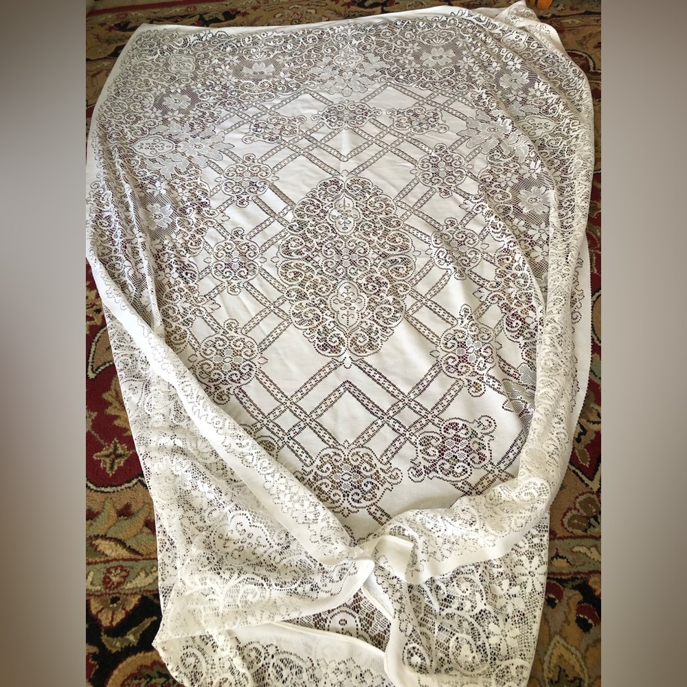 Vintage Lace Tablecloth 60x80” Cottagecore Lace